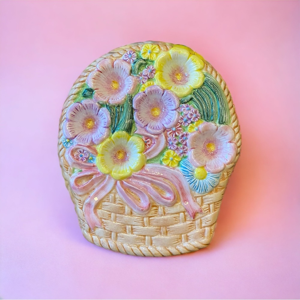 Decorative plate for displaying eggs. Floral ceramic pink yellow green blue tan - Picture 1 of 2